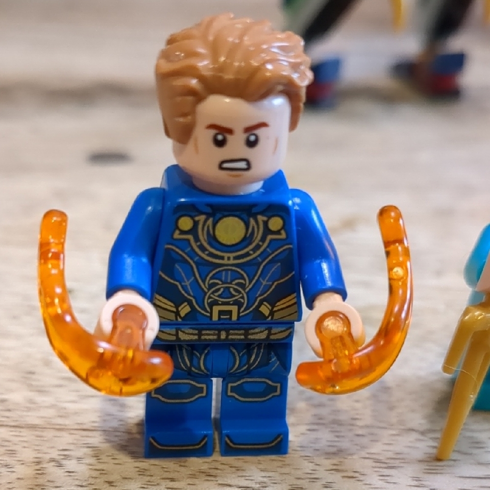 LEGO 76145 — Eternals’ Aerial Assault Gold - Picture 10 of 12